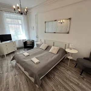 Pacsirta Apartmanhaz Eger